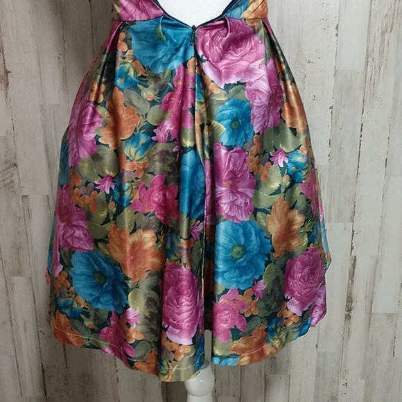 Tatyana Navy Floral Dress with Crocheted N… - Picture 3 of 11